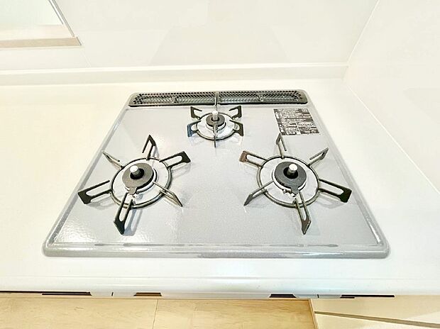 【その他設備(ガスコンロ)】三口ガスコンロでお料理が一気にはかどりそう  