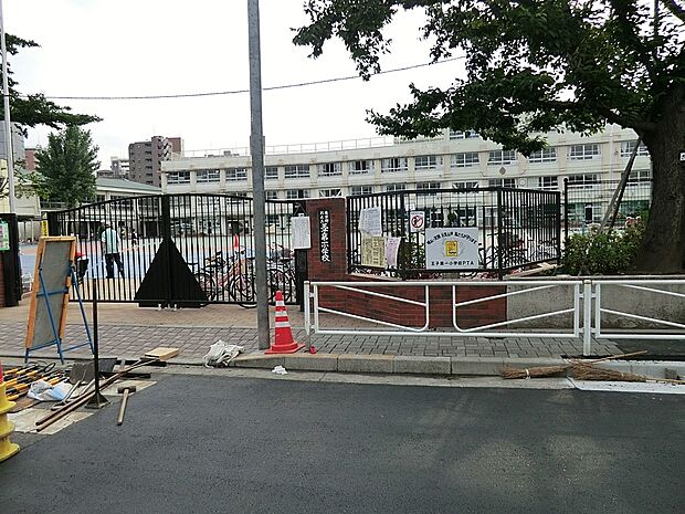 北区立王子第一小学校（約500m）