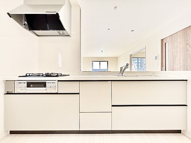 【キッチン】毎日使うキッチンだから、使いやすさ＆お手入れのしやすさにこだわりました。  