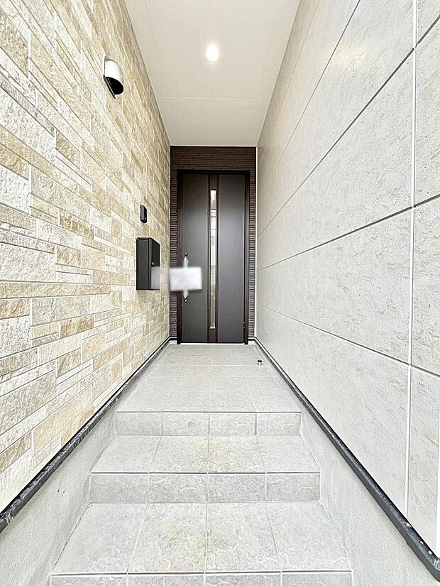 【玄関】シンプルで落ち着いた雰囲気の玄関周り