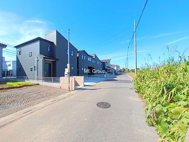 【前面道路含む現地写真】堂々完成！！ ここから始まる新生活を応援いたします！ 