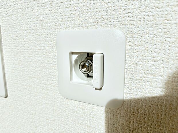 【その他設備(ガスコンセント)】ガスコンセントがあれば足元からすぐに温まるガスファンヒーターを設置できます！  