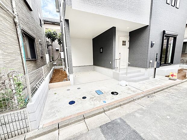 【駐車場】目の前が駐車場だと雨の日も大量にお買い物をした時も便利ですね