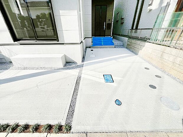 【駐車場】目の前が駐車場だと雨の日も大量にお買い物をした時も便利ですね