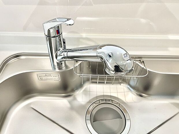 【その他設備(浄水器)】いつでも清潔なおいしいお水を。一つの水栓で水道水と浄水を使い分け。