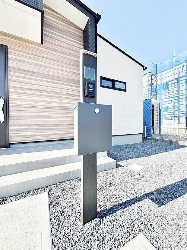 【その他現地】表札・インターホン・ポストをひとつに集約