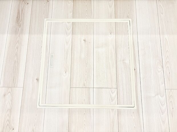 【その他設備(床下収納)】床下収納付き！日用品・非常用品の収納にも大活躍。