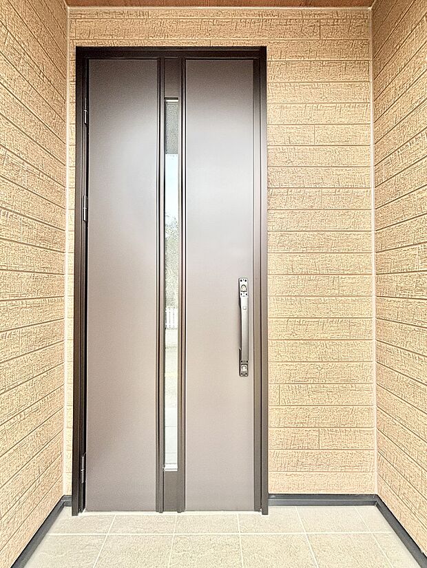 【玄関】住まいの顔を演出する、玄関ドア。　 