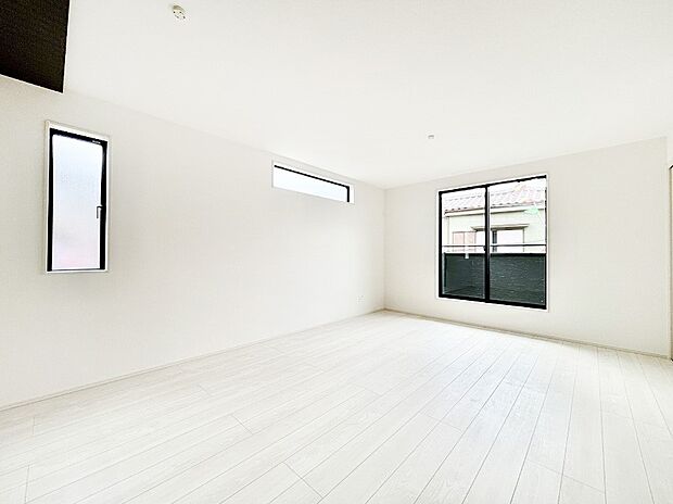 【リビングダイニング】家族団らんの時間も増えそうなくつろぎのリビングダイニング。