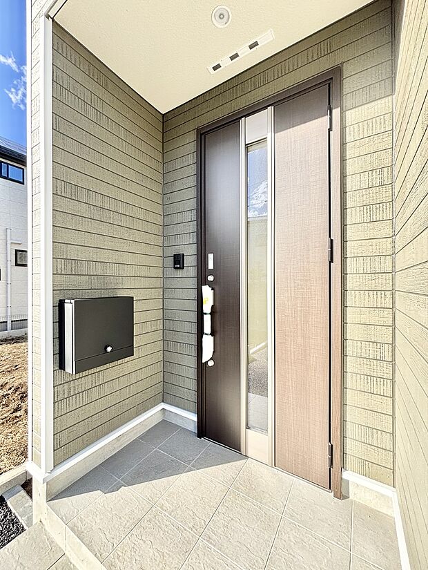 【玄関】大切な家族、来客を出迎える玄関。