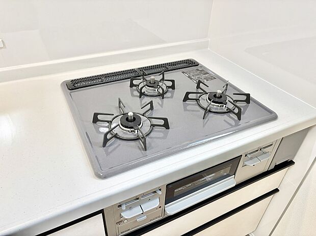 【その他設備(Ｓｉセンサーコンロ)】ガスコンロはＳｉセンサー搭載。火力調節や焦げ付き・消し忘れも防いでくれます。
