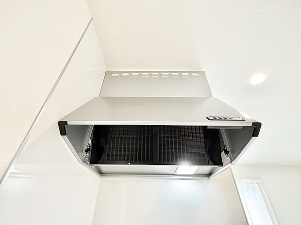 【その他設備(レンジフード)】基本的なお手入れはフィルターのみ！お手入れのしやすさも魅力です。