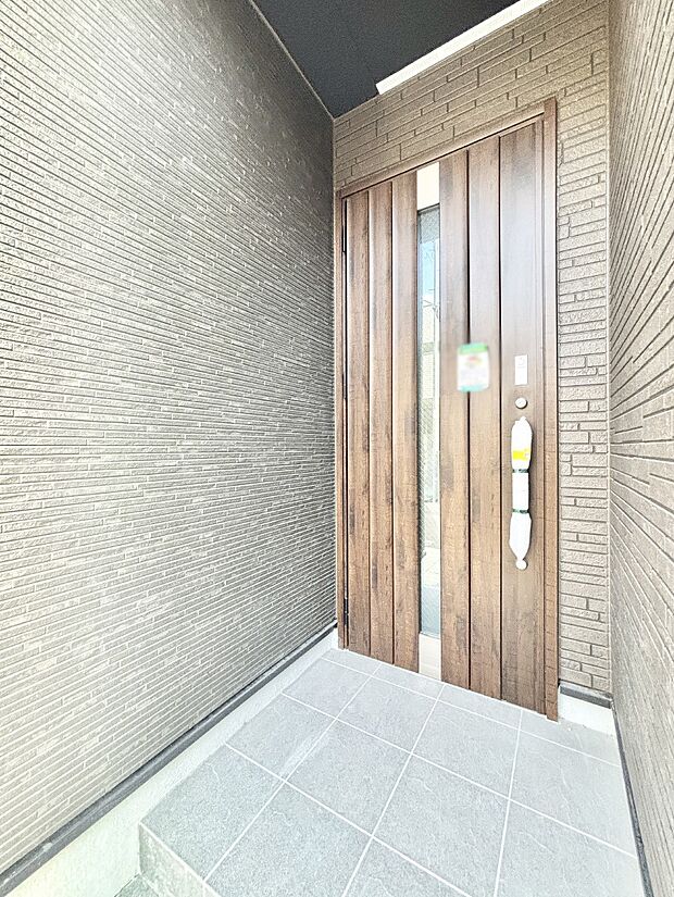 【玄関】大切な家族、来客を出迎える玄関。