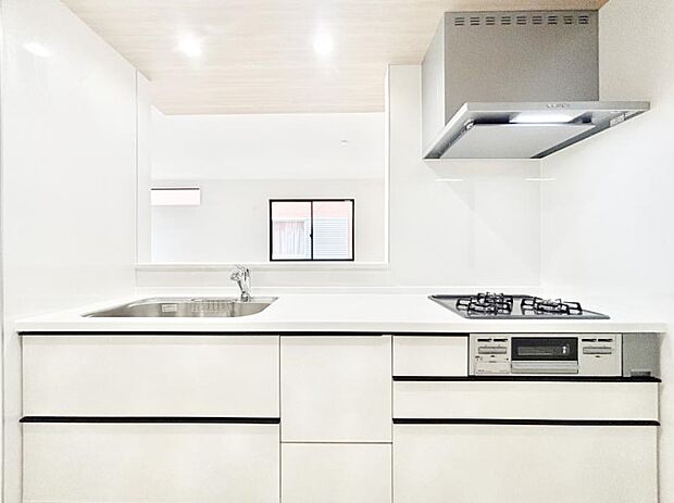 【キッチン】毎日使うキッチンだから、使いやすさ＆お手入れのしやすさにこだわりました。 