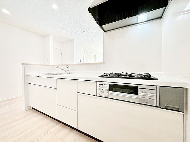 【ダイニングキッチン】カウンター越しにお話しをしながら毎日のお料理をもっと楽しく