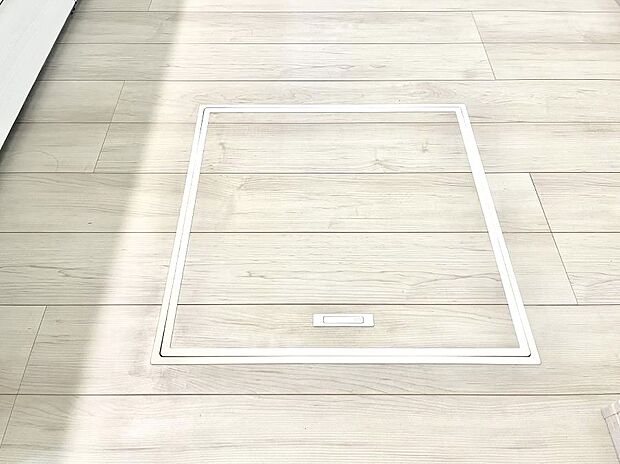 【その他設備(床下収納)】床下収納付き！日用品・非常用品の収納にも大活躍。