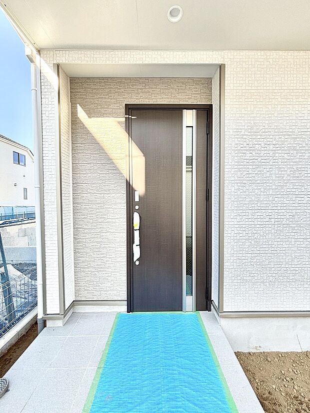 【玄関】大切な家族、来客を出迎える玄関。