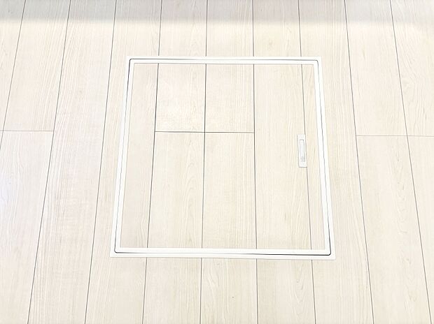 【その他設備(床下収納)】床下収納付き！日用品・非常用品の収納にも大活躍。