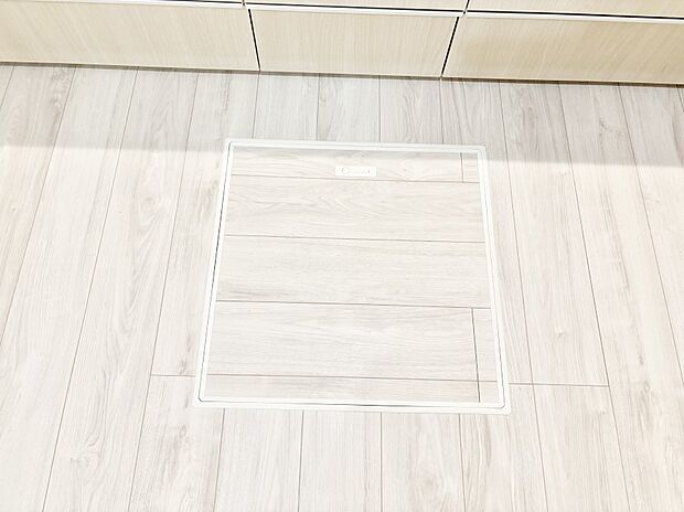 【その他設備(床下収納)】床下収納付き！日用品・非常用品の収納にも大活躍。