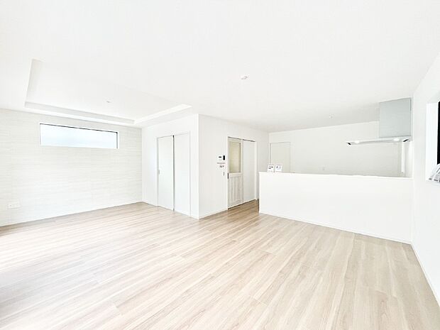 【ダイニング】家族の笑顔が自然と生まれてくる、そんな雰囲気のダイニングに仕上がっています。