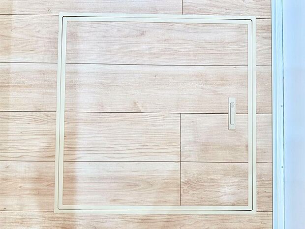 【その他設備(床下収納)】床下収納付き!日用品・非常用品の収納にも大活躍。