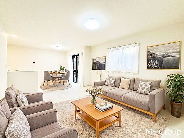 【リビング】たっぷりの陽光と風を感じられるリビング※家具はCGです