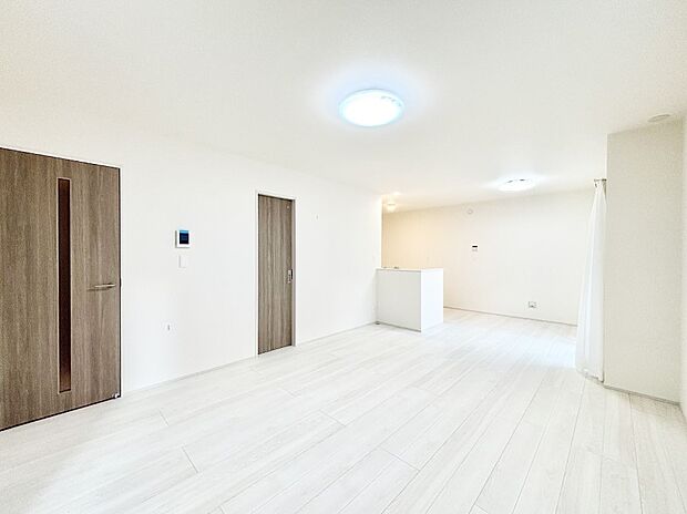 【リビングダイニング】落ち着いた雰囲気のＬＤＫは家族みんなの快適空間