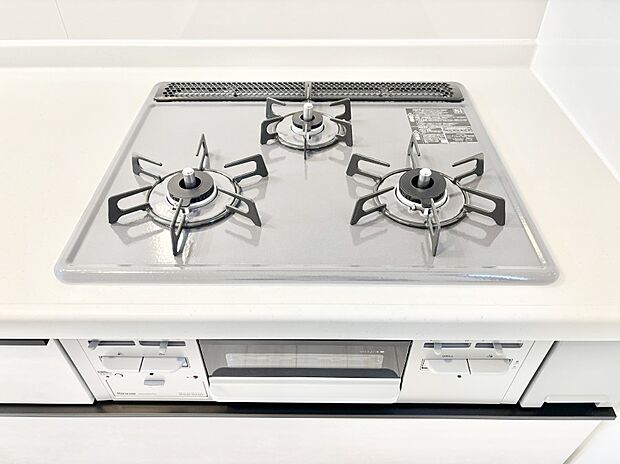 【その他設備(ガスコンロ)】三口ガスコンロでお料理が一気にはかどりそう  