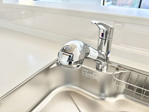 【その他設備(浄水器)】いつでも清潔なおいしいお水を。一つの水栓で水道水と浄水を使い分け。