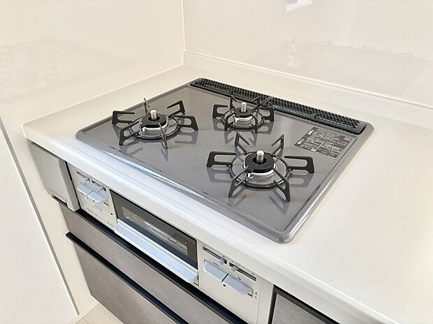 【その他設備(Ｓｉセンサーコンロ)】ガスコンロはＳｉセンサー搭載。火力調節や焦げ付き・消し忘れも防いでくれます。