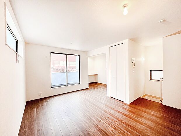 【リビングダイニング】リビング階段、毎日大切な家族とコミュニケーションがとれる家族思いの間取り