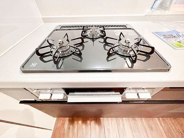 【その他設備(Ｓｉセンサーコンロ)】ガスコンロはＳｉセンサー搭載。火力調節や焦げ付き・消し忘れも防いでくれます。