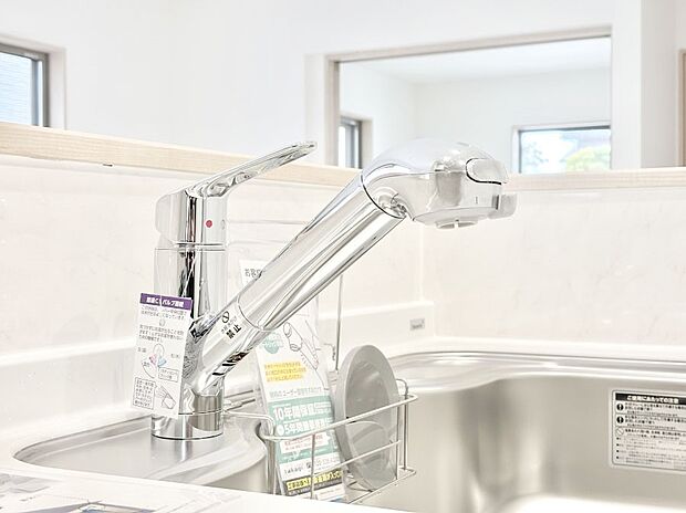 【その他設備(浄水器)】いつでも清潔なおいしいお水を。一つの水栓で水道水と浄水を使い分け。