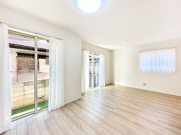 【リビングダイニング】家族団らんの時間も増えそうなくつろぎのリビングダイニング。   