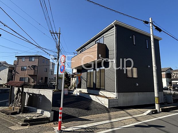 【現地外観写真】たっぷりの陽光と心地よい風が舞い込む住まい 