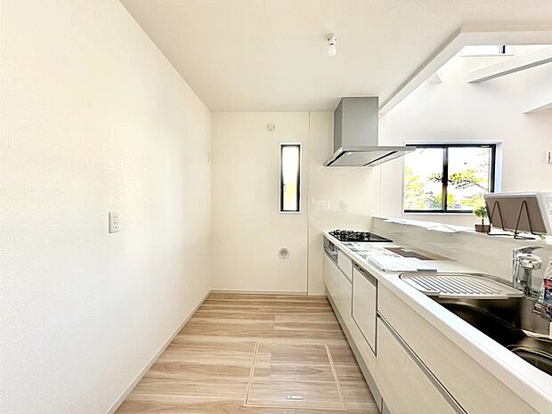 【キッチン】ゆとりあるキッチンではご家族と楽しくお料理ができます。