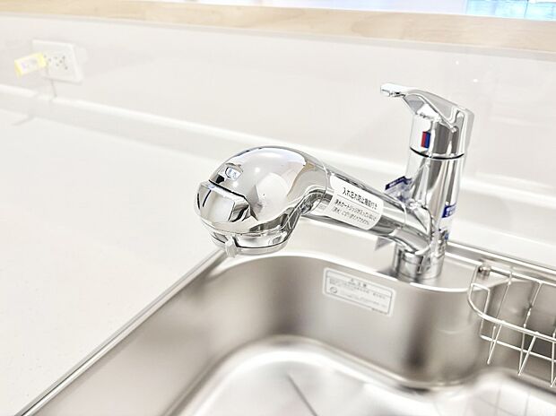 【その他設備(蛇口一体型浄水器)】いつでも清潔なおいしいお水を。一つの水栓で水道水と浄水を使い分け。