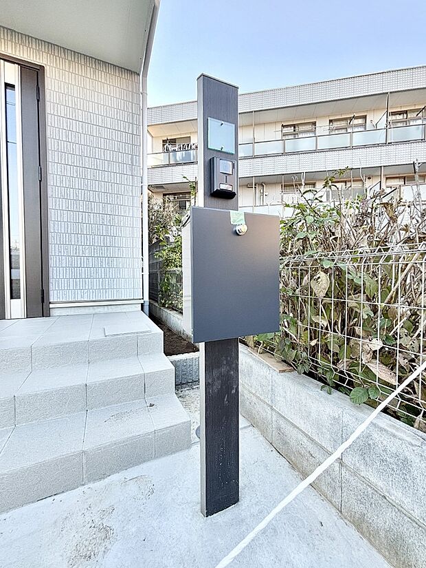 【その他現地】シンプルなデザインのポスト
