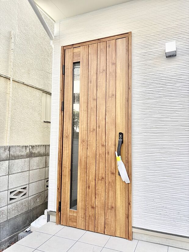 【玄関】大切な家族、来客を出迎える玄関。