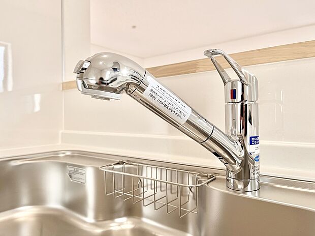 【その他設備(浄水器)】いつでも清潔なおいしいお水を。一つの水栓で水道水と浄水を使い分け。