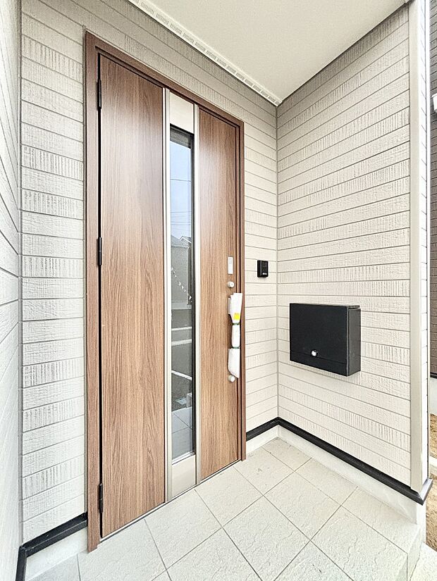 【玄関】大切な家族、来客を出迎える玄関。