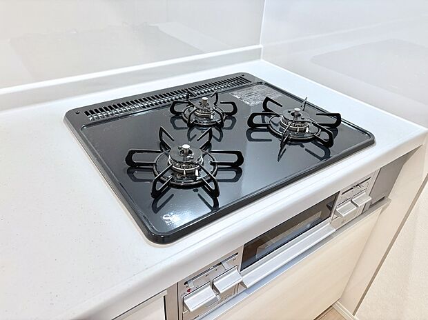 【その他設備(Ｓｉセンサーコンロ)】ガスコンロはＳｉセンサー搭載。火力調節や焦げ付き・消し忘れも防いでくれます。