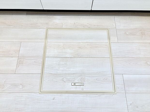 【その他設備(床下収納)】床下収納付き！日用品・非常用品の収納にも大活躍。