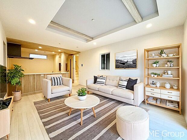 【リビング】家族の和やかな会話が聞こえてきそう。開放感のあるリビングです。※家具はCGです  