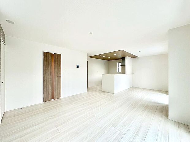 【リビングダイニング】落ち着いた雰囲気のLDKは家族みんなの快適空間