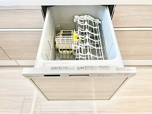 【その他設備(食洗機)】面倒なお片づけは食洗機にお任せ！家事の負担が減って、時間にも気持ちにもゆとりができます。