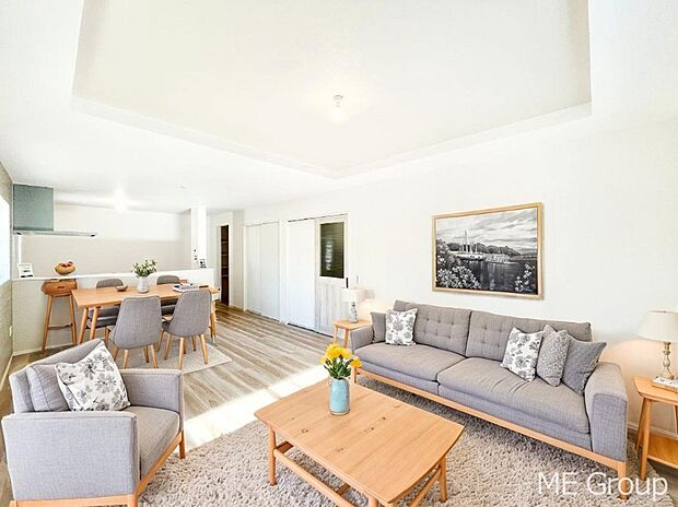 【リビング】お洒落で開放感のある折り上げ天井を採用したリビング※家具はCGです