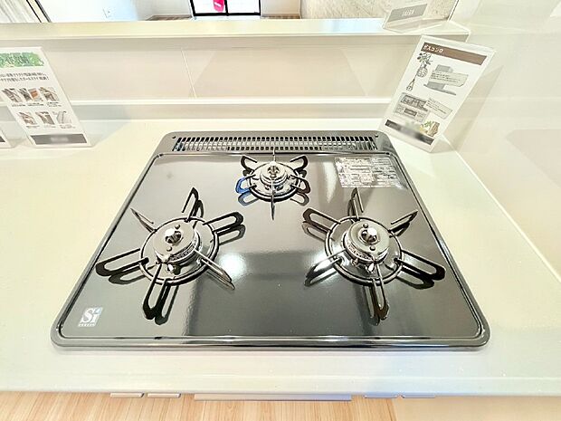 【その他設備(Ｓｉセンサーコンロ)】ガスコンロはＳｉセンサー搭載。火力調節や焦げ付き・消し忘れも防いでくれます。