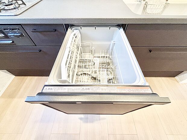 【その他設備(食洗機)】面倒なお片づけは食洗機にお任せ！家事の負担が減って、時間にも気持ちにもゆとりができます。