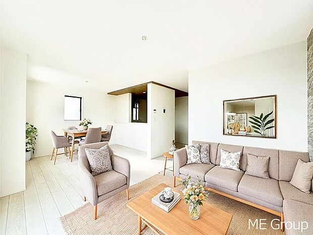 【リビング】落ち着いた雰囲気のLDKは家族みんなの快適空間※家具はCGです